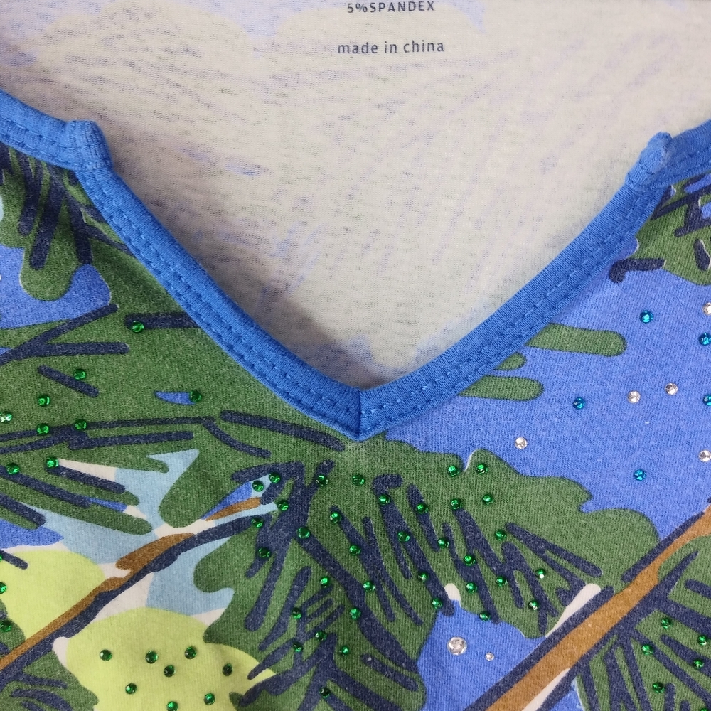 Casey Key SP Blue Beach Scene Stretch Top Petite - Picture 5 of 5